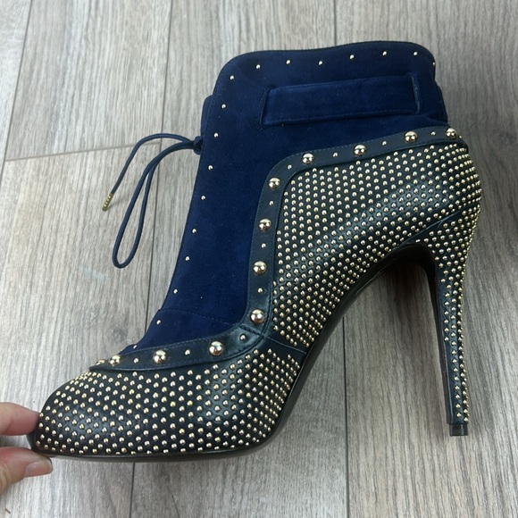 Perfect Alexander McQueen Gold Studded Lace Up Peep Toe Bootie 39 8.5 - Picture 5 of 10